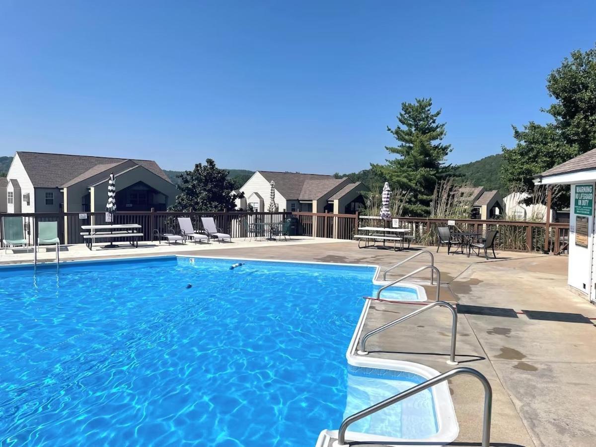 Beautiful Branson Getaway-Next To Silver Dollar City &Tablerock-Family Amenities Extérieur photo
